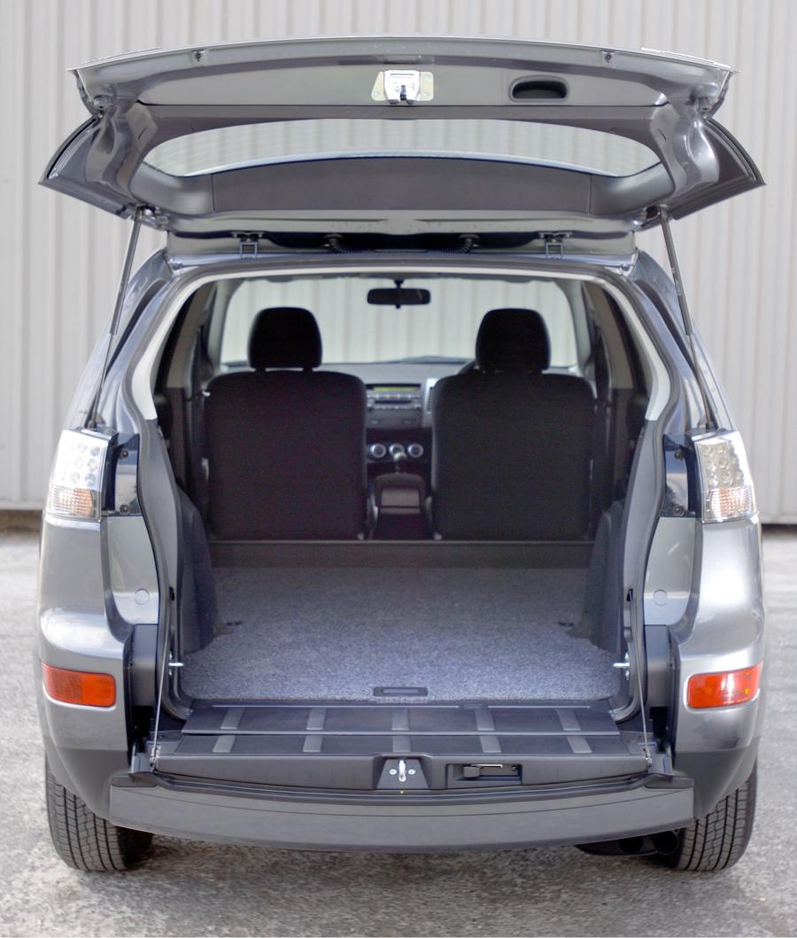  Mitsubishi Outlander 4Work 2007 года  (фото 2 из 16)